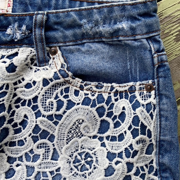 Forever 21 Lace Cut-off Denim Short Shorts 28 - Picture 4 of 5
